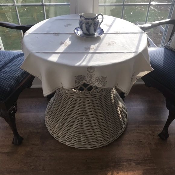 Vintage Embroidered Linen Tablecloth - Picture 5 of 5